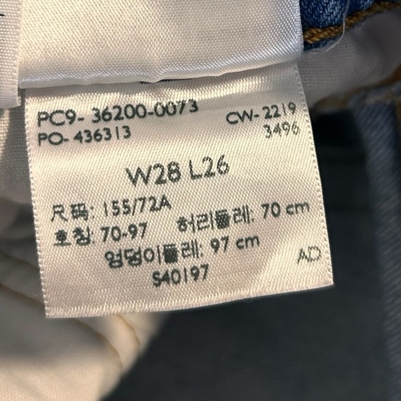 Levi's Women's 501 Original Cropped Jeans- Size 28 - Picture 10 of 13